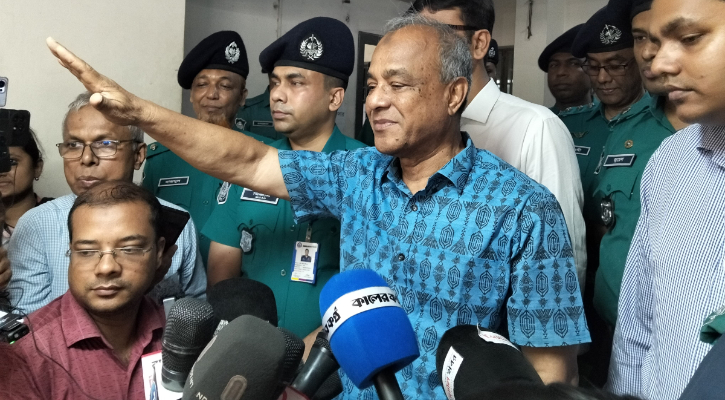 ৫ আগস্ট ঘিরে কোনো শঙ্কা নেই: স্বরাষ্ট্র উপদেষ্টা